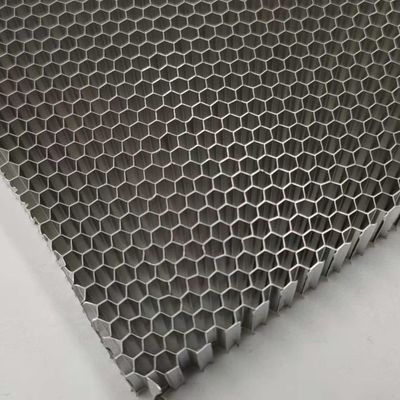 Vierkante aluminium honingraat mesh met geluidsisolatie gebruikt voor machine bescherming hut