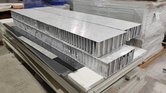 Het gelaste aluminium honingraatpaneel dat in het interne dekking wordt gebruikt