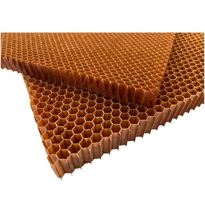 Densiteit 56 Flexible Nomex Honeycomb Core With Plum Blossom Cell size Voor de luchtvaart