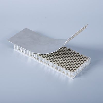 Schokbestendigheid ≥ 15 MPa/m2 Aluminium honingraatpaneel voor bouwmuur