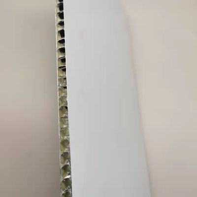 Eco-vriendelijke FRP honingraat panelen 1600x2150mm Hoge mechanische sterkte